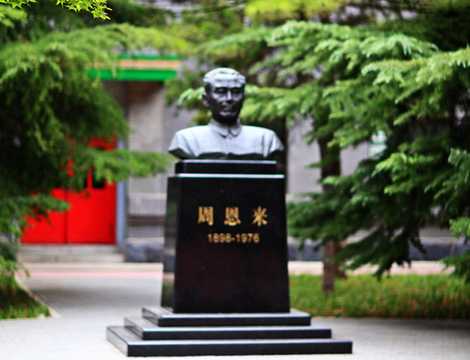 周总理雕像