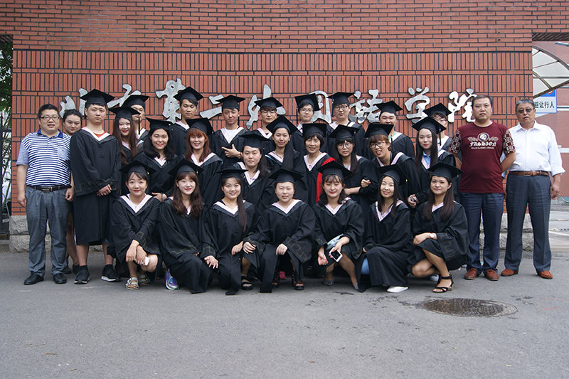 学生毕业合影