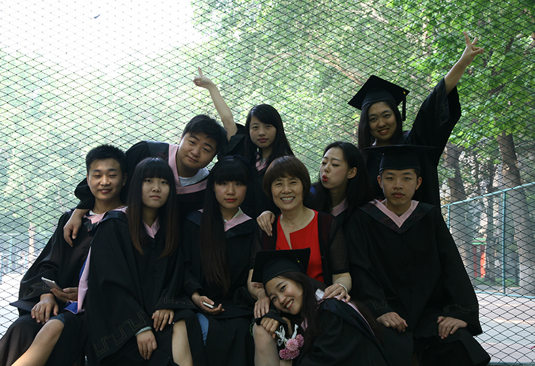 学生毕业合影