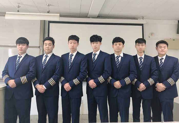 学生课间合影